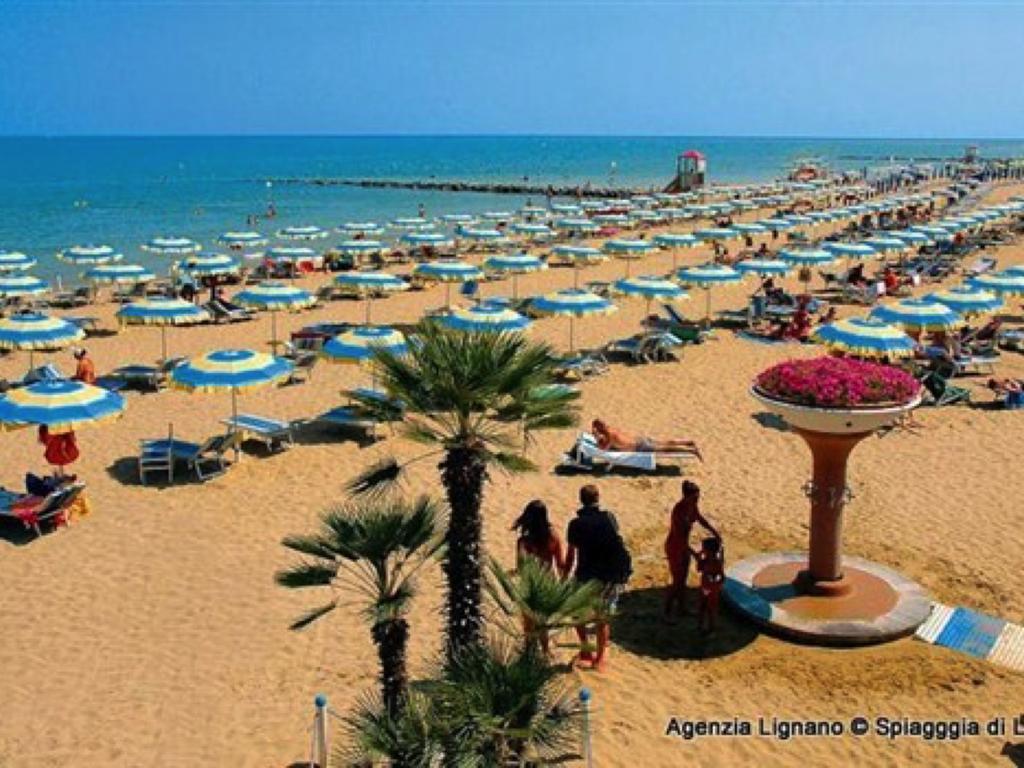 Lignano Riviera With Fireplace & Air Conditioning Lignano Sabbiadoro Eksteriør bilde